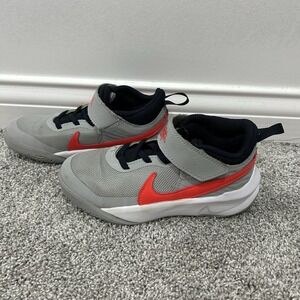 Nike Team Hustle D10 Light Gray Red Kids Size 13C Tennis Shoes Athletic Shoes